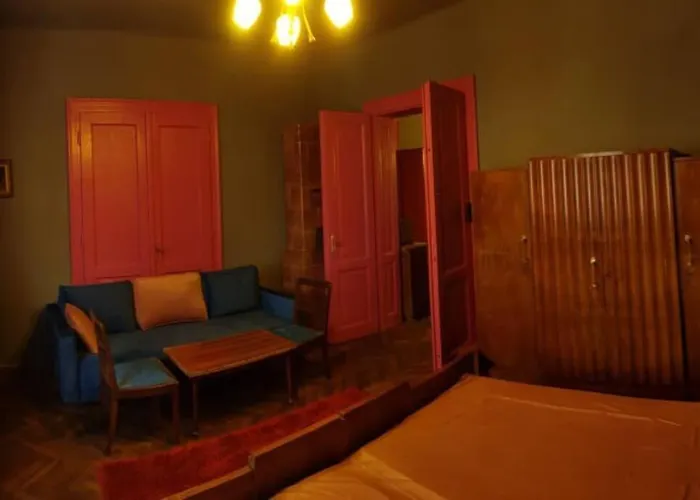 Josephine & Garden Willa *